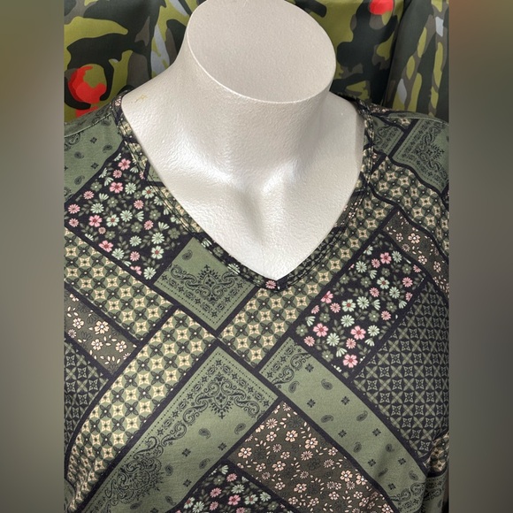 Patchwork Print Blouse EUC - Picture 6 of 8